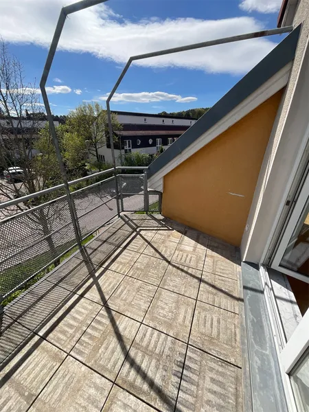 2-Zi Dachgeschoss Wohnung mit Balkon — photo 1